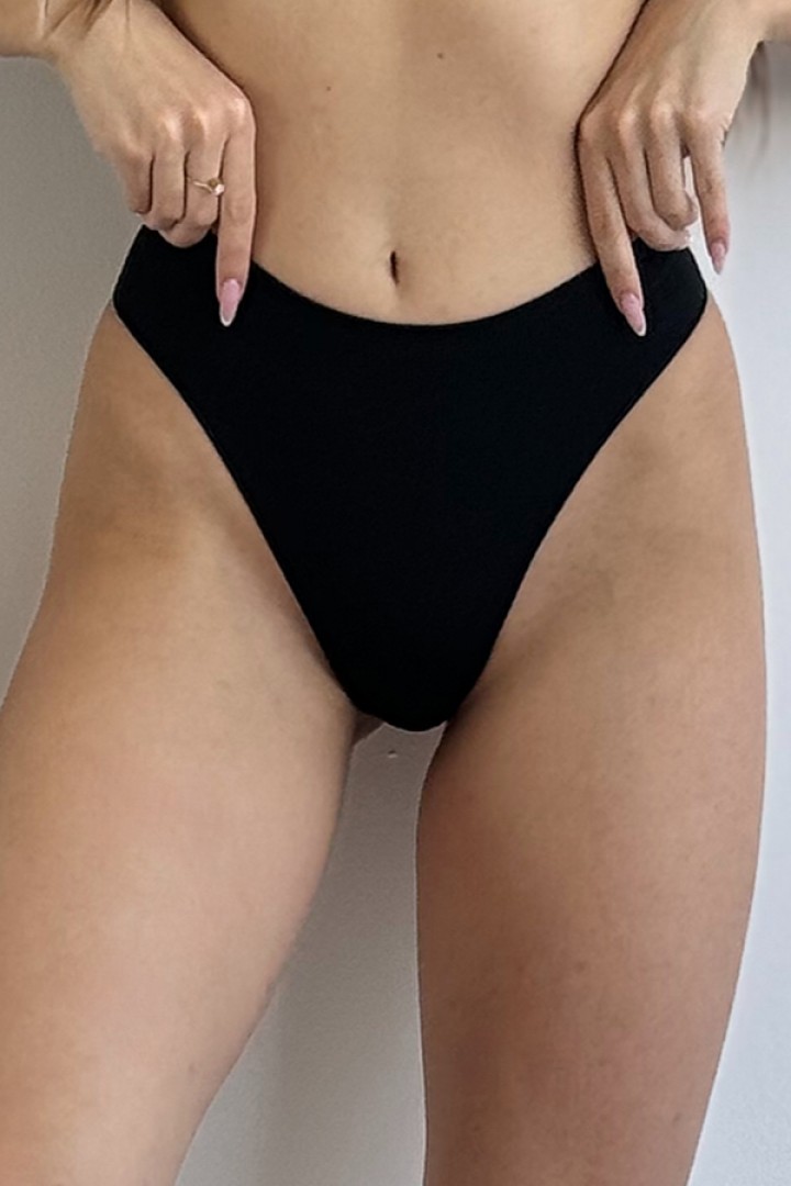 Бесшовные трусики-стринги в рубчик String briefs Rib NTF